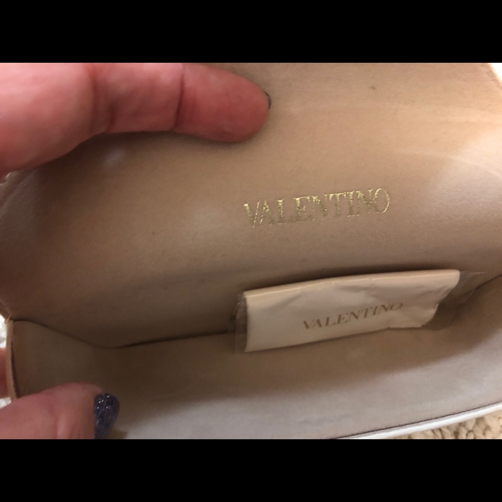 Never worn Valentino sunglasses - Picture 4 of 7